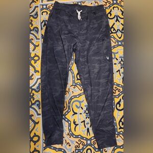 Vuori Sunday Performance Joggers - Black Camo
